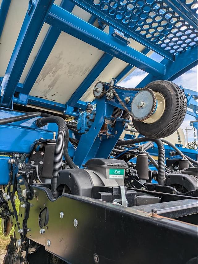 Image of Kinze 3660ASD equipment image 4