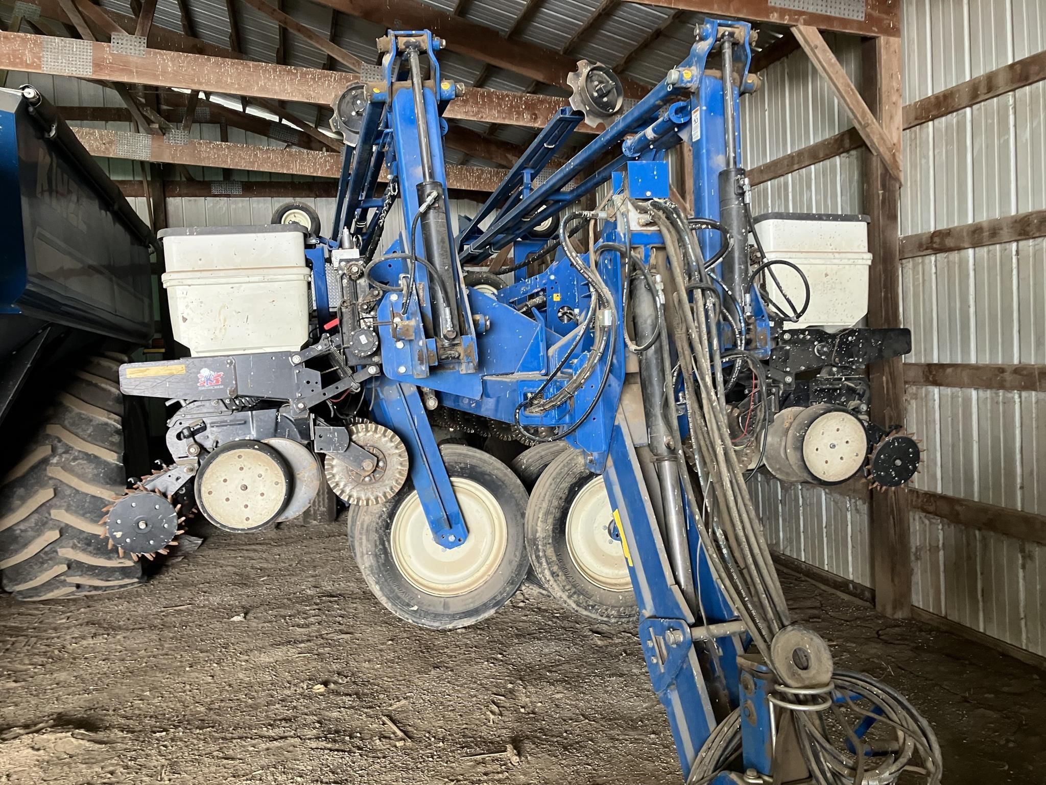 2013 Kinze 3700 Equipment Image0
