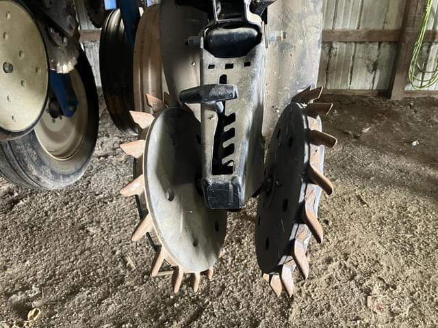 Image of Kinze 3700 equipment image 4