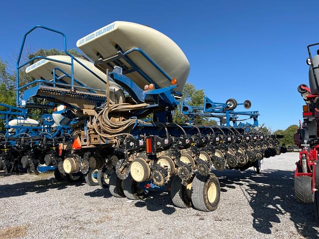 Image of Kinze 3700 equipment image 1