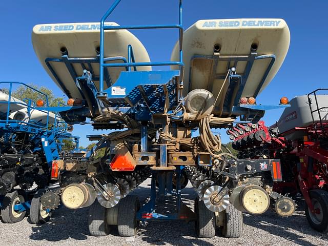 Image of Kinze 3700 equipment image 2