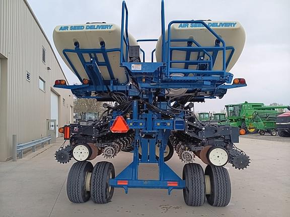 Image of Kinze 3700 equipment image 4