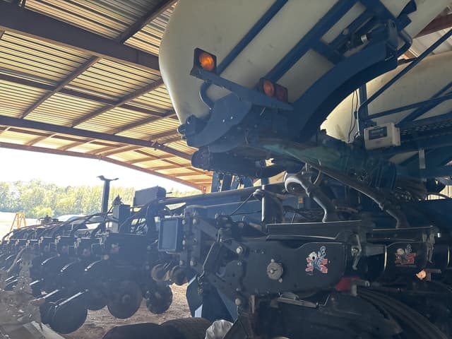 Image of Kinze 3800 equipment image 4