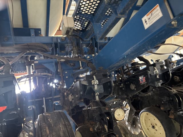 Image of Kinze 3800 equipment image 3