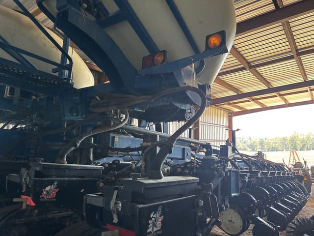 Image of Kinze 3800 equipment image 2