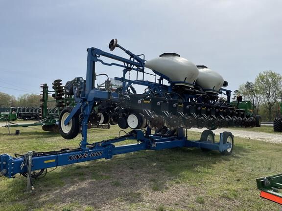 Main image Kinze Planter