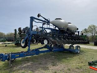 2013 Kinze Planter Equipment Image0