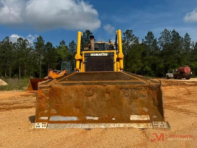 Image of Komatsu D155AX-6 equipment image 1