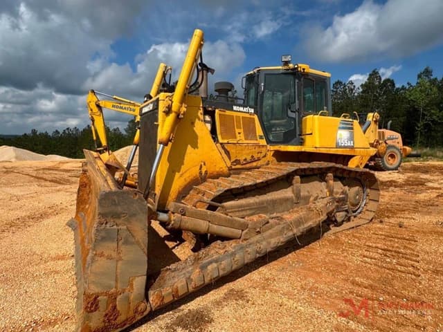 Image of Komatsu D155AX-6 equipment image 2