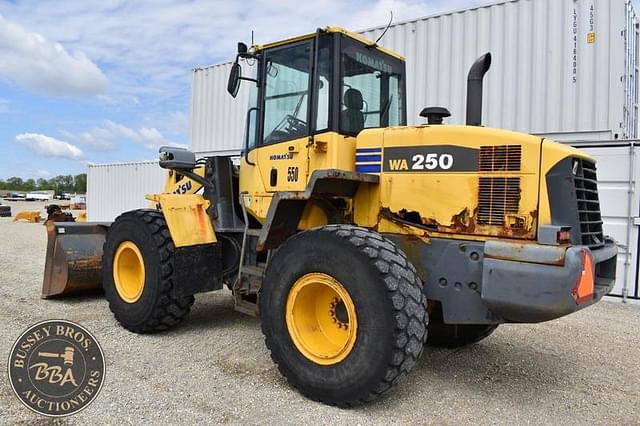 Image of Komatsu WA250 equipment image 4