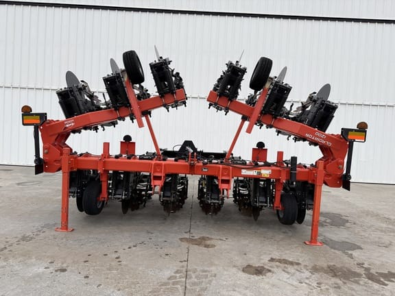 2013 Kuhn Krause Gladiator 1200 Equipment Image0