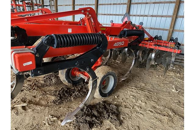 Image of Kuhn Krause Dominator 4850 equipment image 2