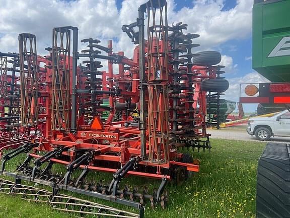Image of Kuhn Krause Excelerator 8000 equipment image 4