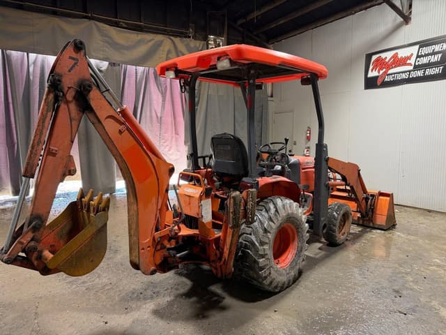 Image of Kubota B26 equipment image 4