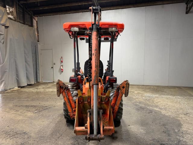 Image of Kubota B26 equipment image 3