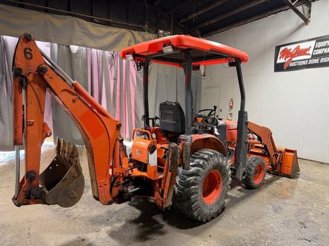 Image of Kubota B26 equipment image 4