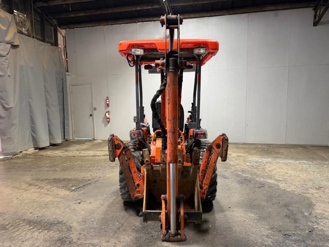 Image of Kubota B26 equipment image 3