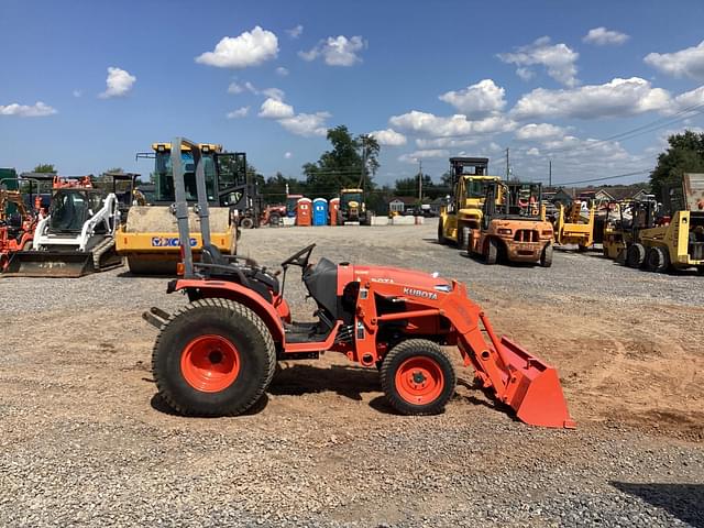 Image of Kubota B3200 equipment image 4