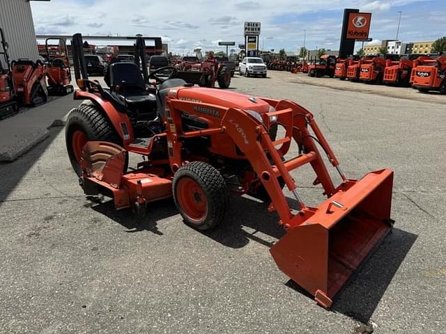 Image of Kubota B3200 equipment image 4