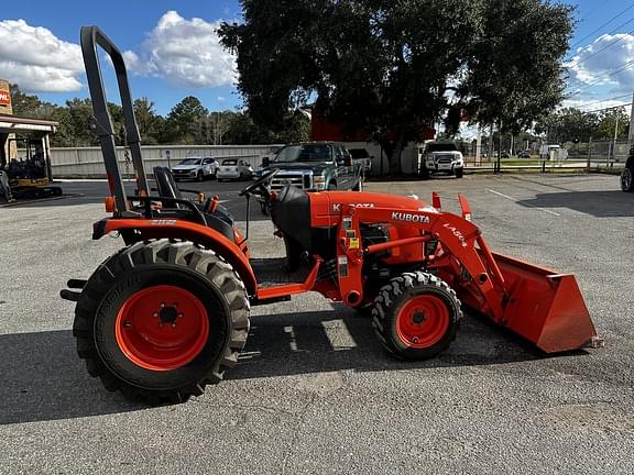 Image of Kubota B3300SU equipment image 3