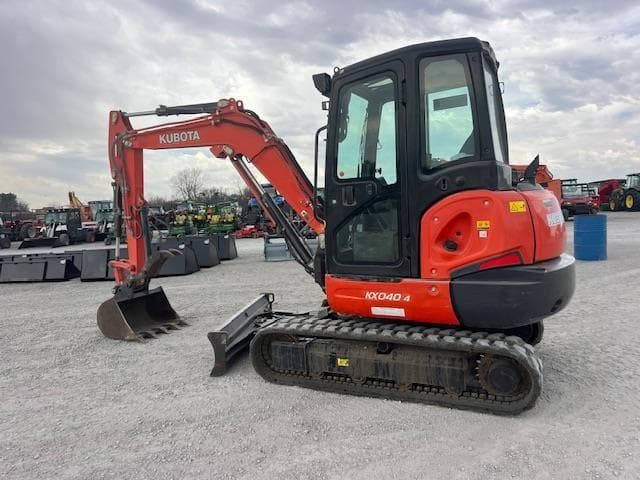 Image of Kubota KX040-4 equipment image 2