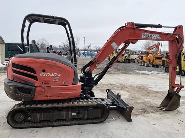 Image of Kubota KX040-4 equipment image 4