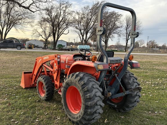 Image of Kubota L3200 equipment image 2