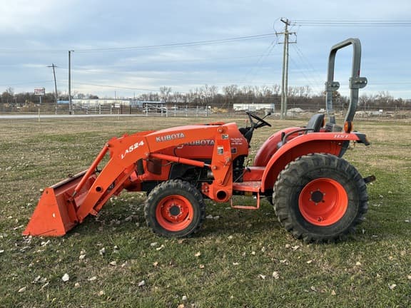 Image of Kubota L3200 equipment image 1