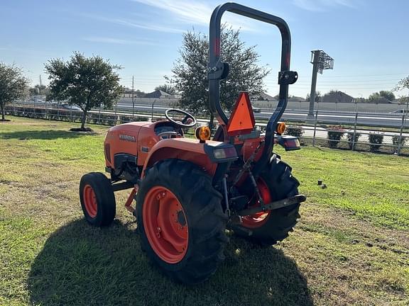 Image of Kubota L3200 equipment image 3