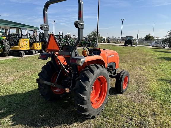 Image of Kubota L3200 equipment image 4