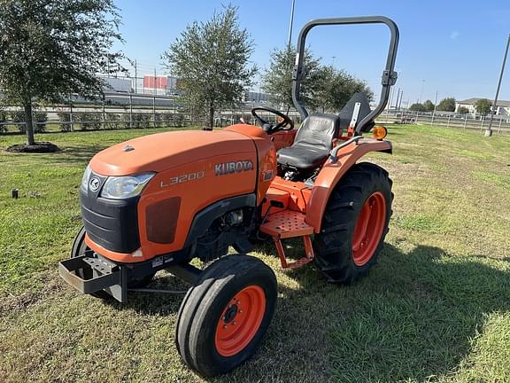 Image of Kubota L3200 equipment image 2