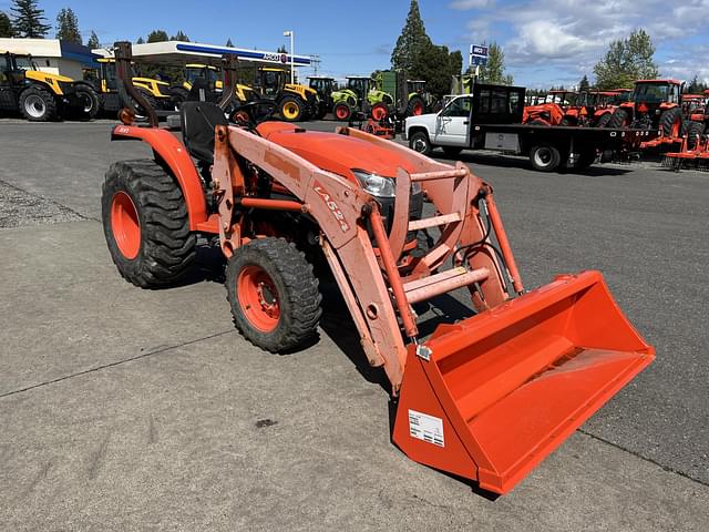 Image of Kubota L3200HST equipment image 3
