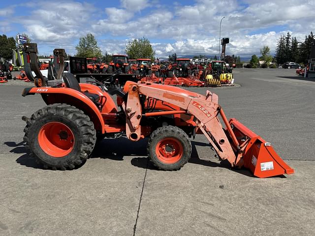 Image of Kubota L3200HST equipment image 4