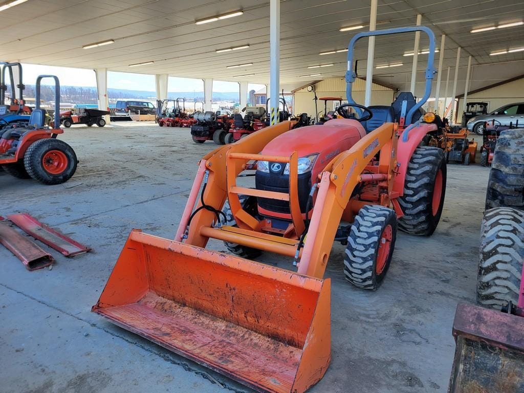 2013 Kubota L3800 Equipment Image0
