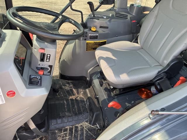 Image of Kubota L3940HSTC equipment image 4