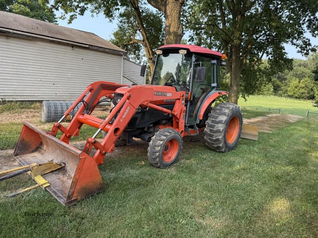 Image of Kubota L4740 equipment image 4