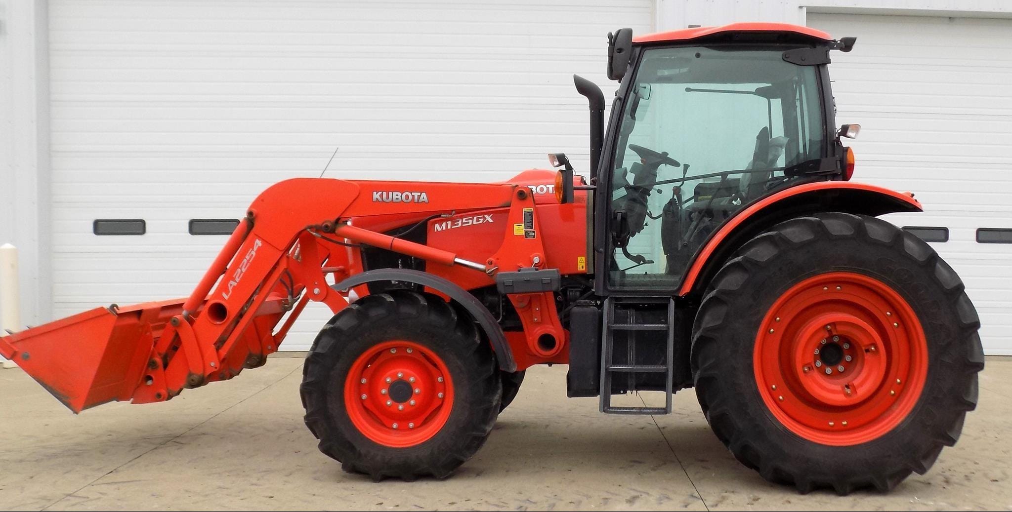 2013 Kubota M135GX Equipment Image0