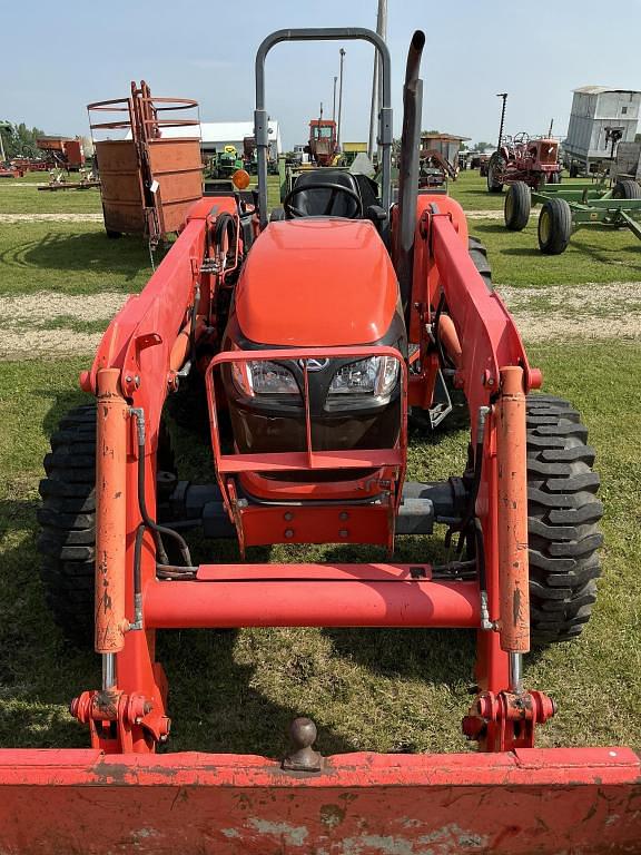 Image of Kubota M6060 equipment image 3