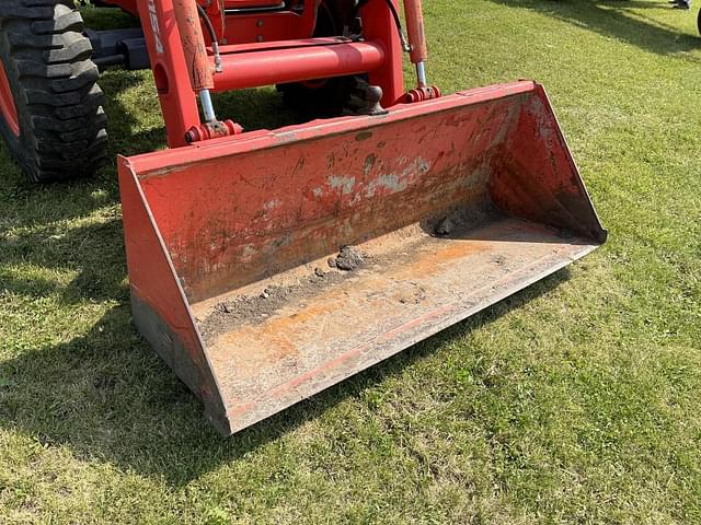 Image of Kubota M6060 equipment image 2