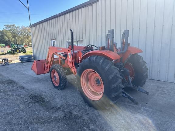 Image of Kubota M7040 equipment image 3