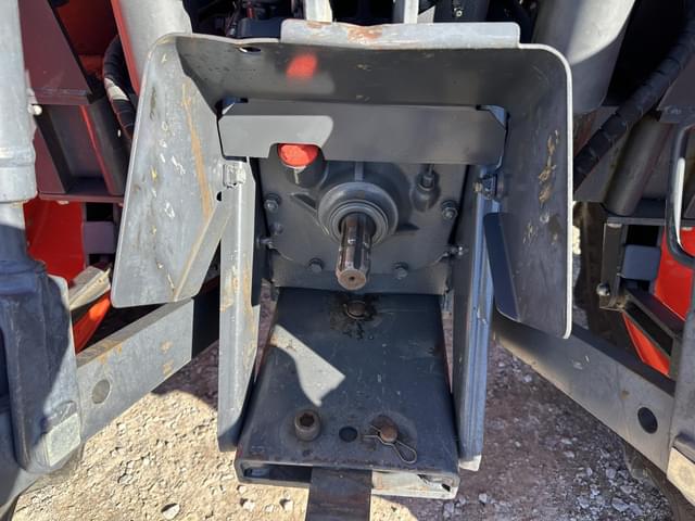 Image of Kubota M7040 equipment image 4