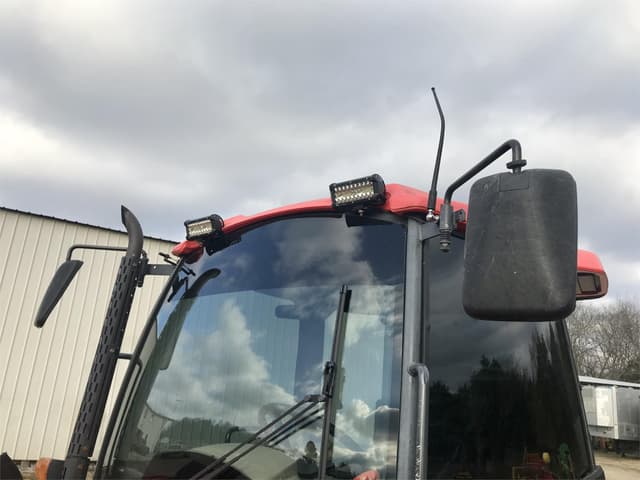 Image of Kubota M7040 equipment image 4