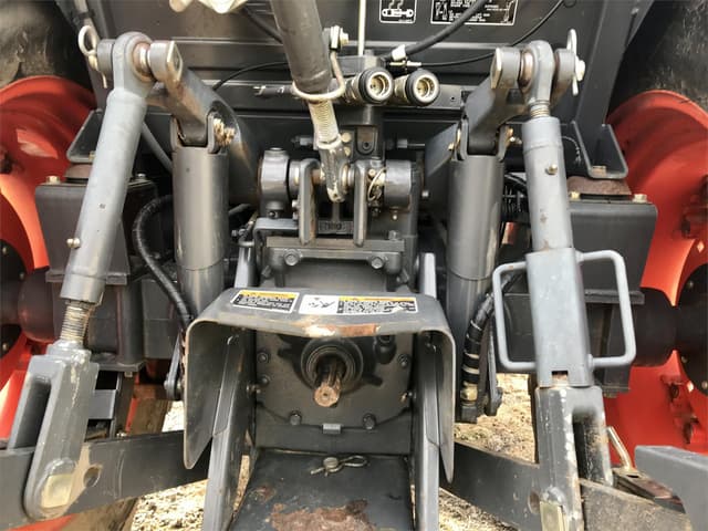 Image of Kubota M7040 equipment image 3