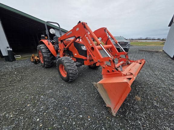 Image of Kubota M7060D equipment image 1