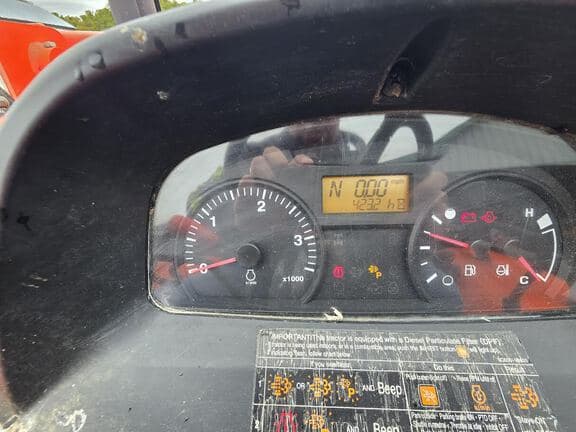 Image of Kubota M7060D equipment image 3