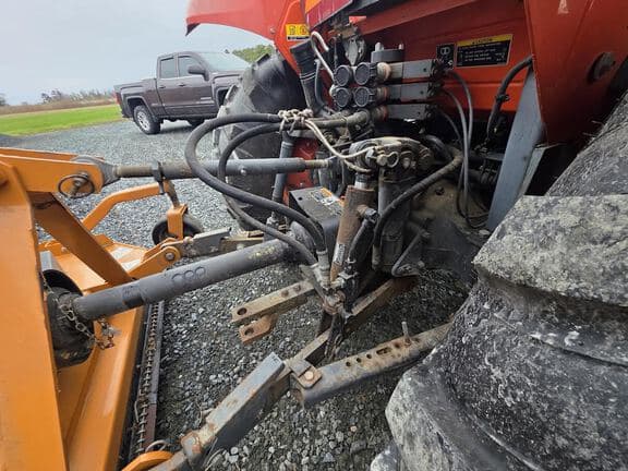Image of Kubota M7060D equipment image 4