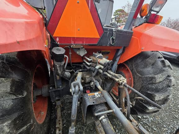 Image of Kubota M7060D equipment image 1
