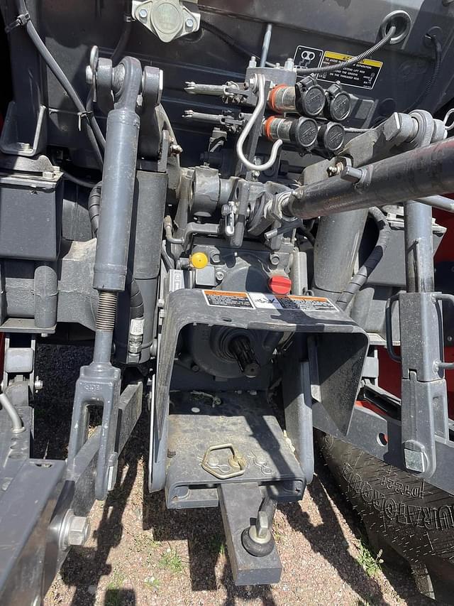 Image of Kubota M7060HD equipment image 4