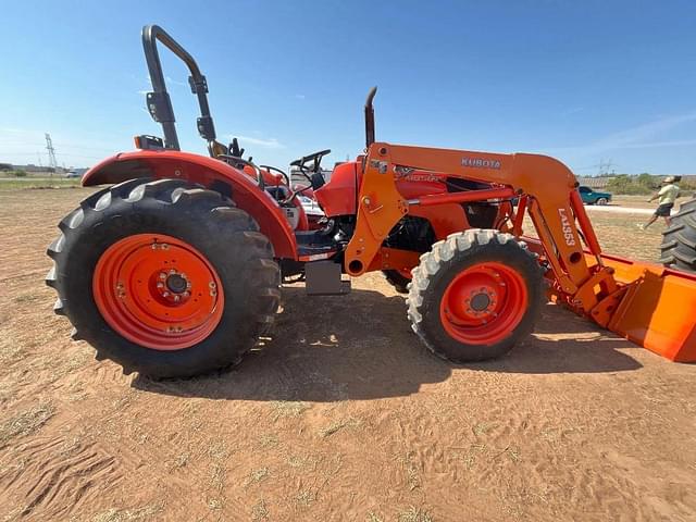 Image of Kubota M8560 equipment image 1