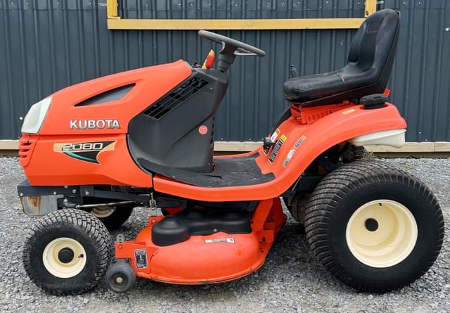 Image of Kubota T2080 equipment image 2